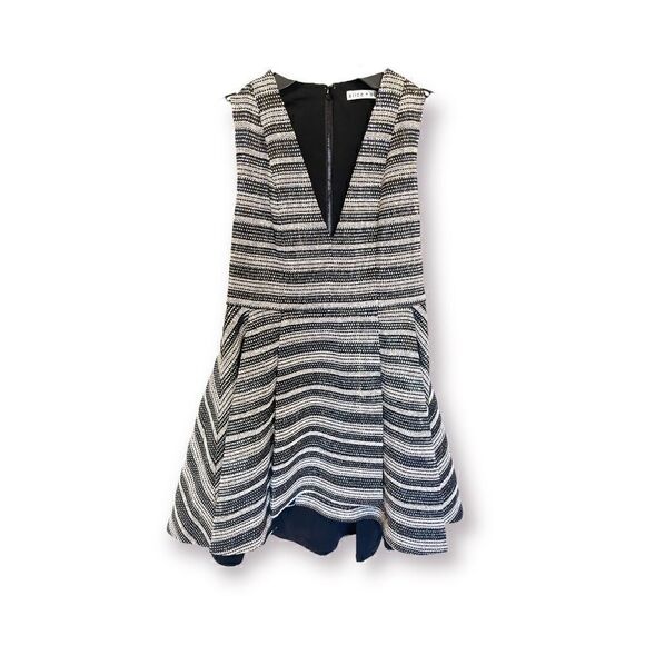 Alice + Olivia Patterned Dress with GORGEOUS Pleats & Cutout side/back |Size: 6| - Picture 9 of 12